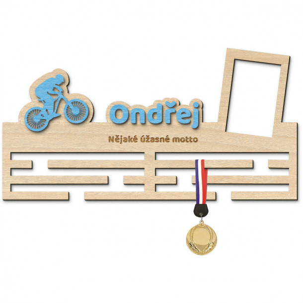 Věšák na medaile pro ty nejrychlejší cyklisty Vešiak na medaily preteky na bicykli - s menom, veľký, s fotorámikom