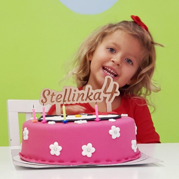 Ozdoba na tortu k narodeninám s menom a vekom